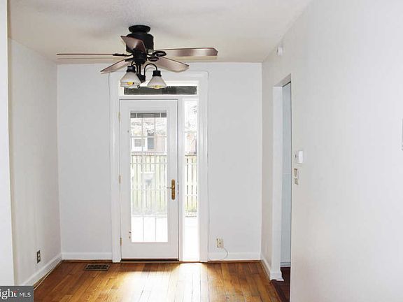 2nd image of 3049 S Buchanan St APT A1
