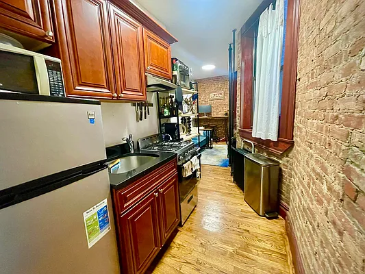 Rented by Bond New York | media 13