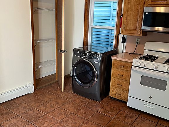 3rd image of 14 Lopez St