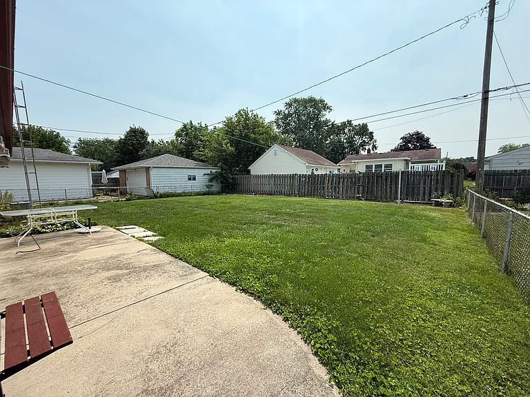 1047 Kirk St — Photo 15