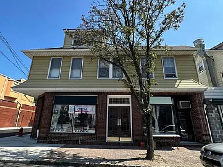 156 Franklin Ave — Photo 1