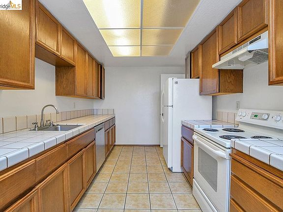 5th image of 2776 East Ct