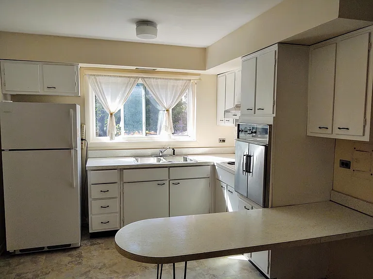 1120 Greenleaf Ave #1D — Photo 2