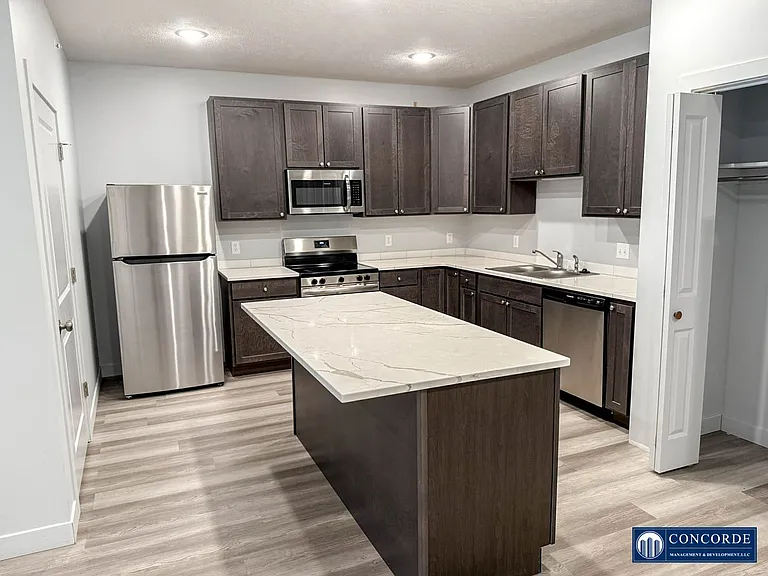 2400 Q St — Photo 2