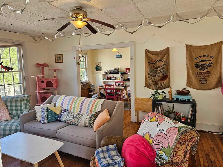 512 E State St — Photo 4