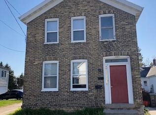 1019 S 15th St #A, Manitowoc, WI 54220