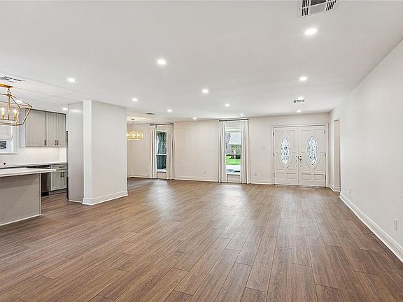 4th image of 4105 Taft Park