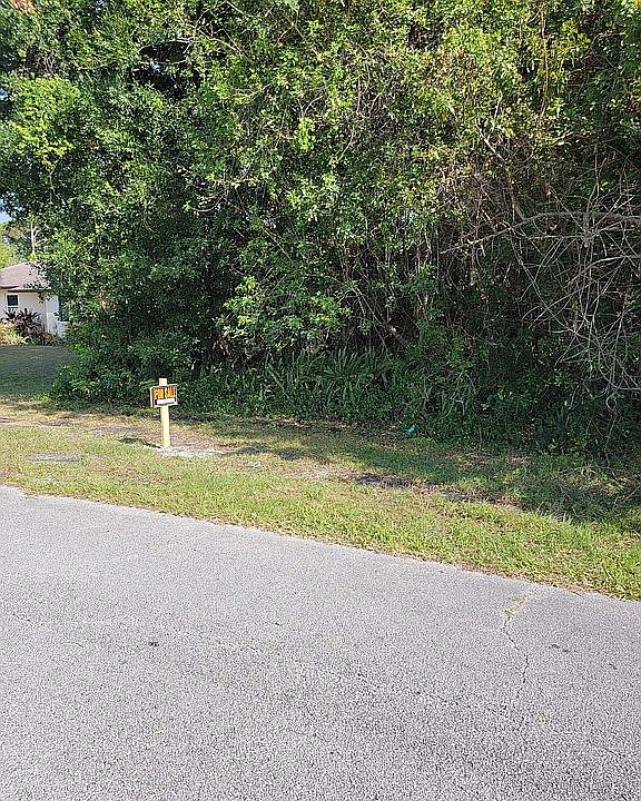 10,000  foot lot, nice  area