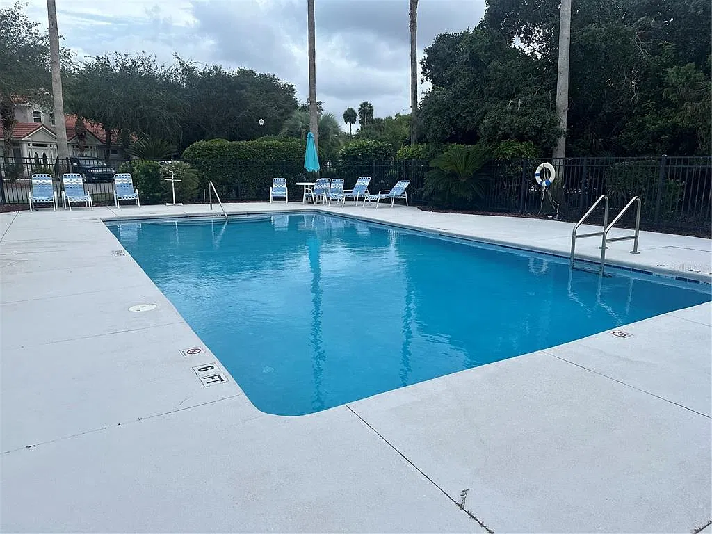 3 bed, 2.0 bath, 1455 sqft, $2,100 — Photo 3