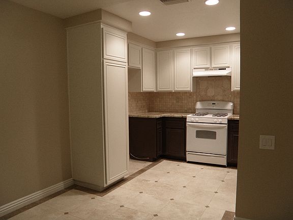 3rd image of 24692 Golfview Dr