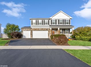 853 Alden Dr, Sycamore, IL 60178