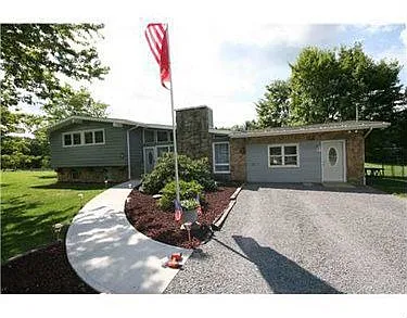 195 Blackberry Hill Ln photo 1