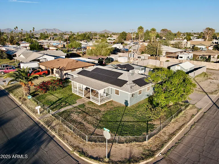 1100 N Brown Ave — Photo 4