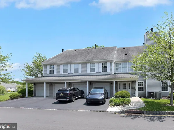802 Eagles Chase Dr, Lawrence Township, NJ 08648