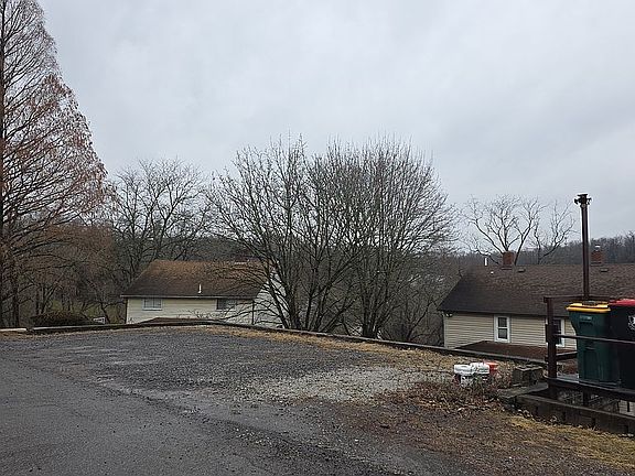 5th image of 132-133 K Row