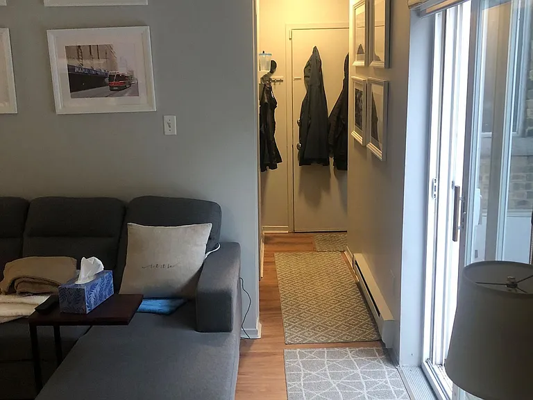 2196 Queen St E — Photo 3