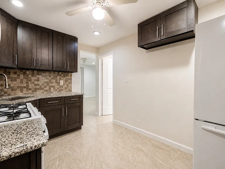 698 Fairview Ave — Photo 5