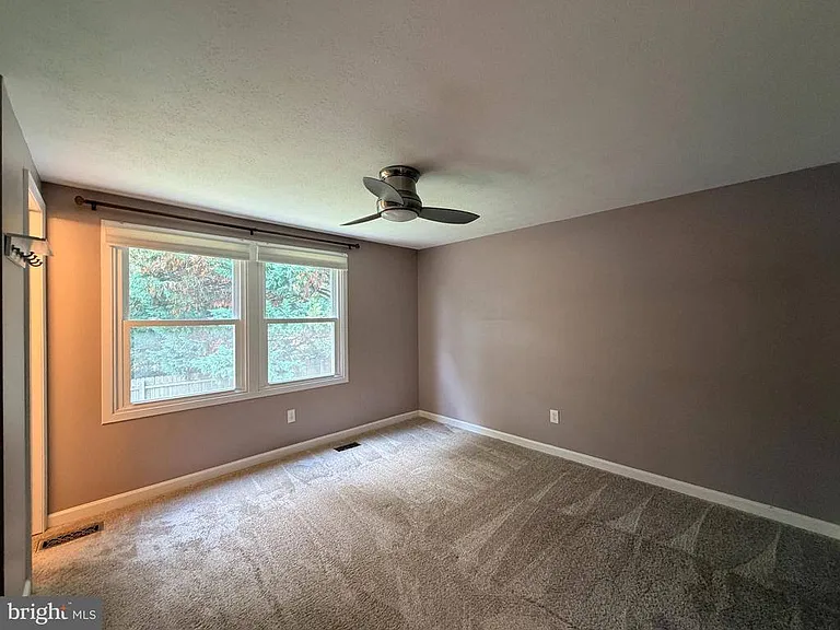 1458 Ashwood Ct — Photo 11