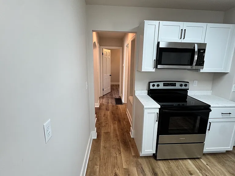 16 NW 17th St — Photo 8
