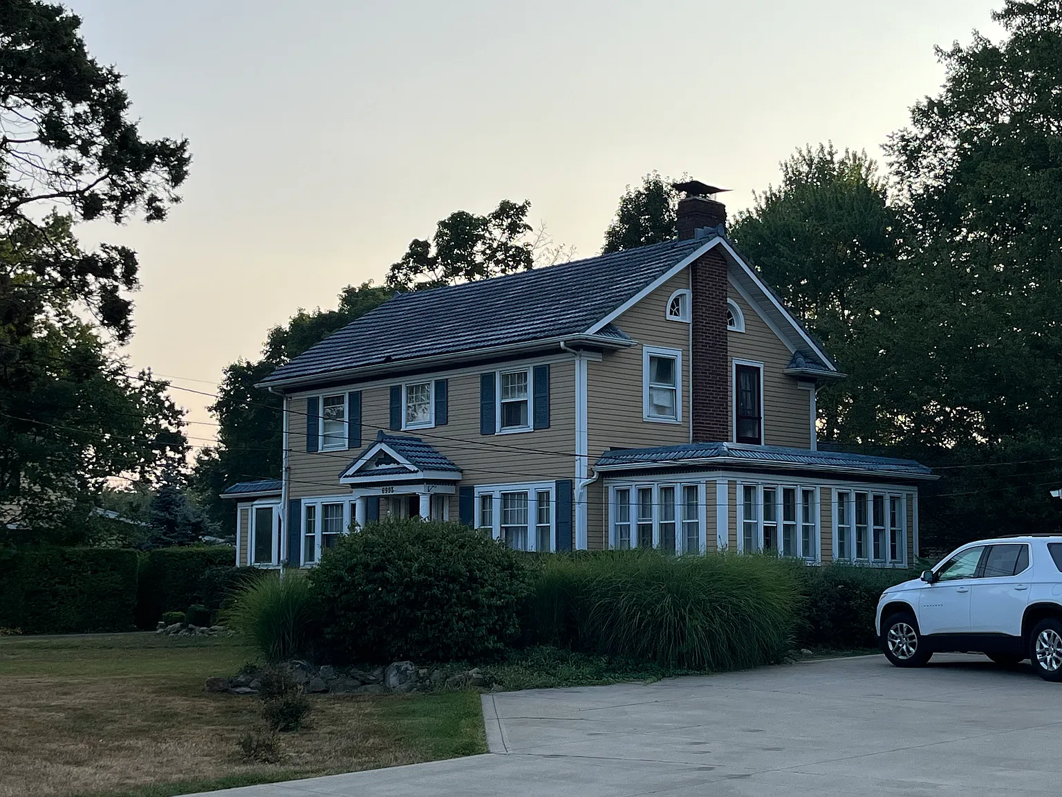 3 bed, 1.5 bath, 1950 sqft, $2,350 — Photo 2