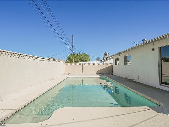 4th image of 1909 E Oakey Blvd