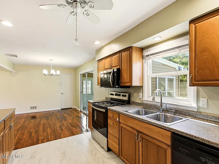 1200 Lawrence Ave — Photo 16