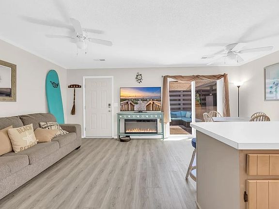 3rd image of 815 N Waccamaw Dr. #8