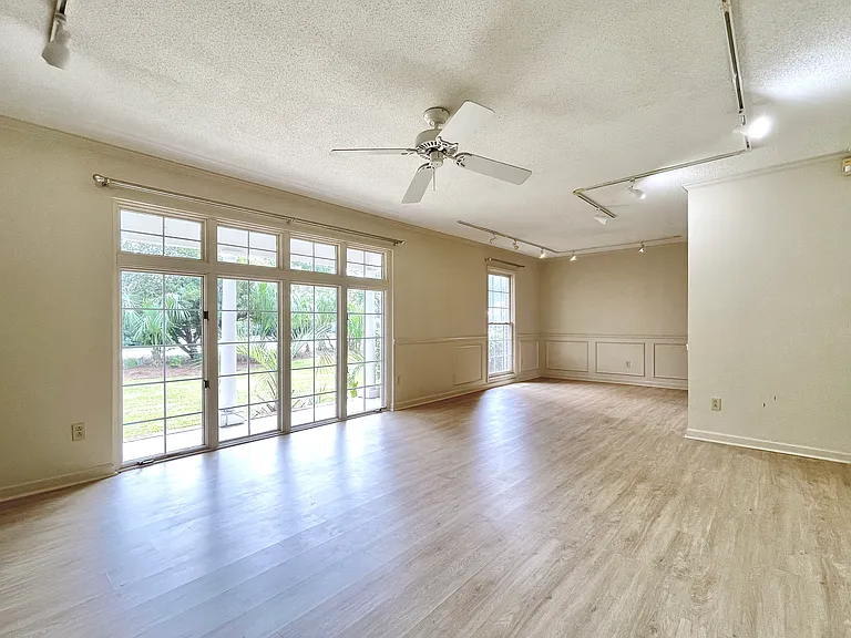 219 Green Lake Dr — Photo 18
