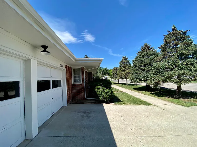 337 Saint Charles St — Photo 24