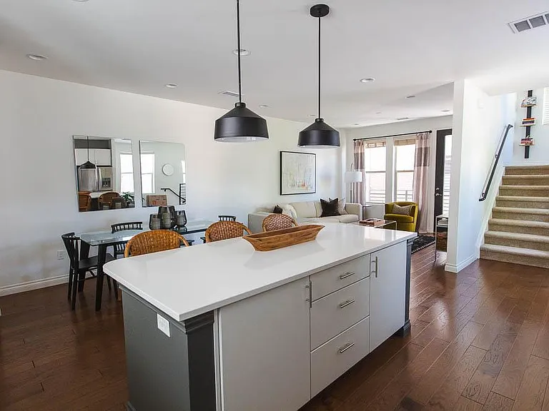 1331 Jackson St — Photo 3