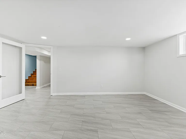 630 Broad St #2 — Photo 10