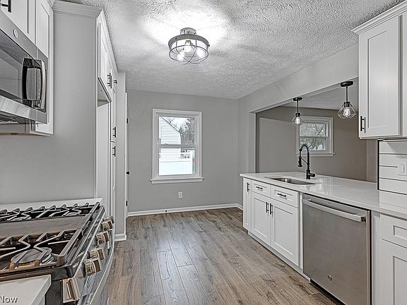 5th image of 109 Kenwood St