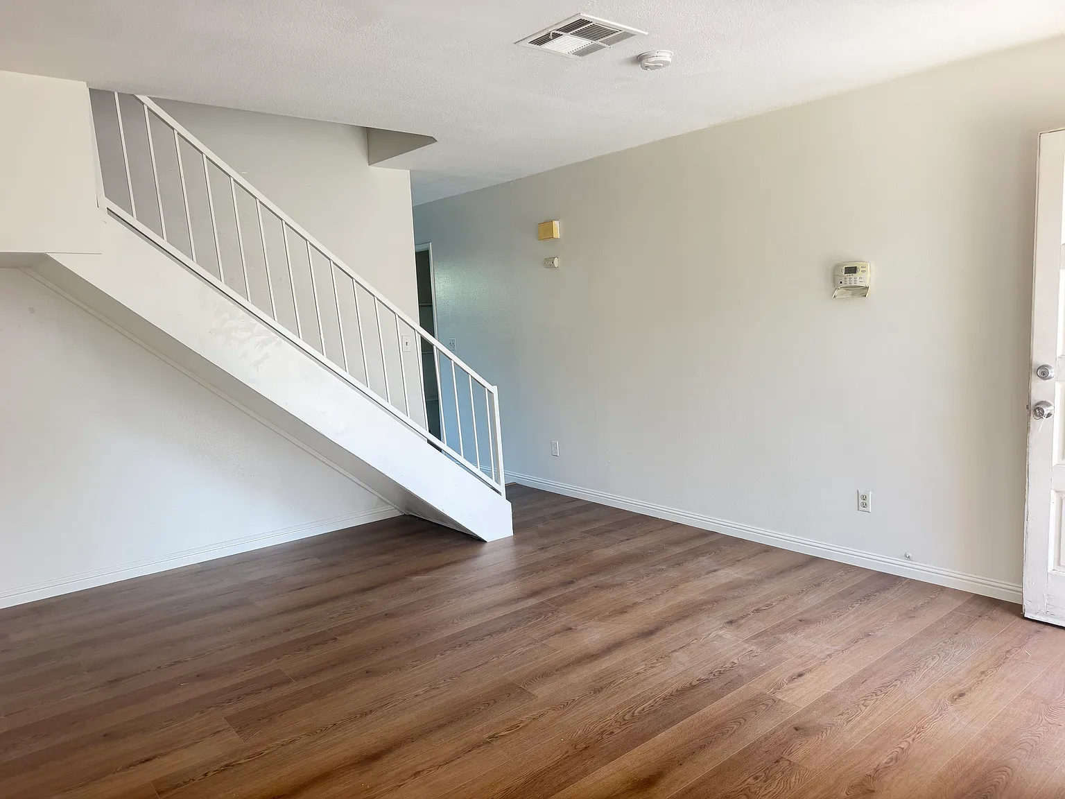 3 bed, 1100 sqft, $2,700 — Photo 3