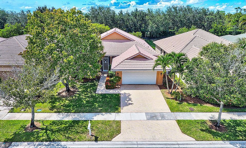 1st image of 9328 Heron Cove Dr