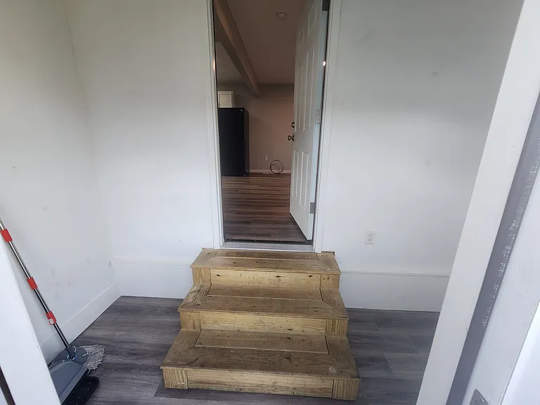 28 Cooke St #5 — Photo 2