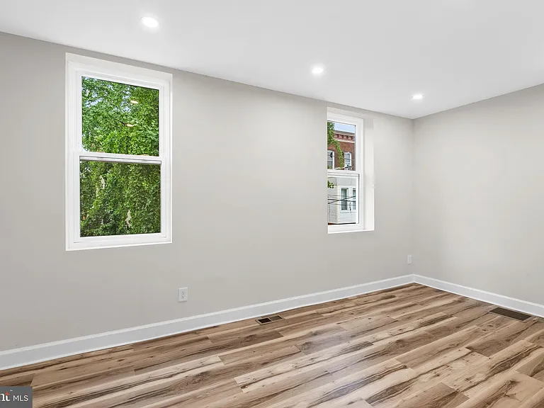 1908 N Croskey St — Photo 16