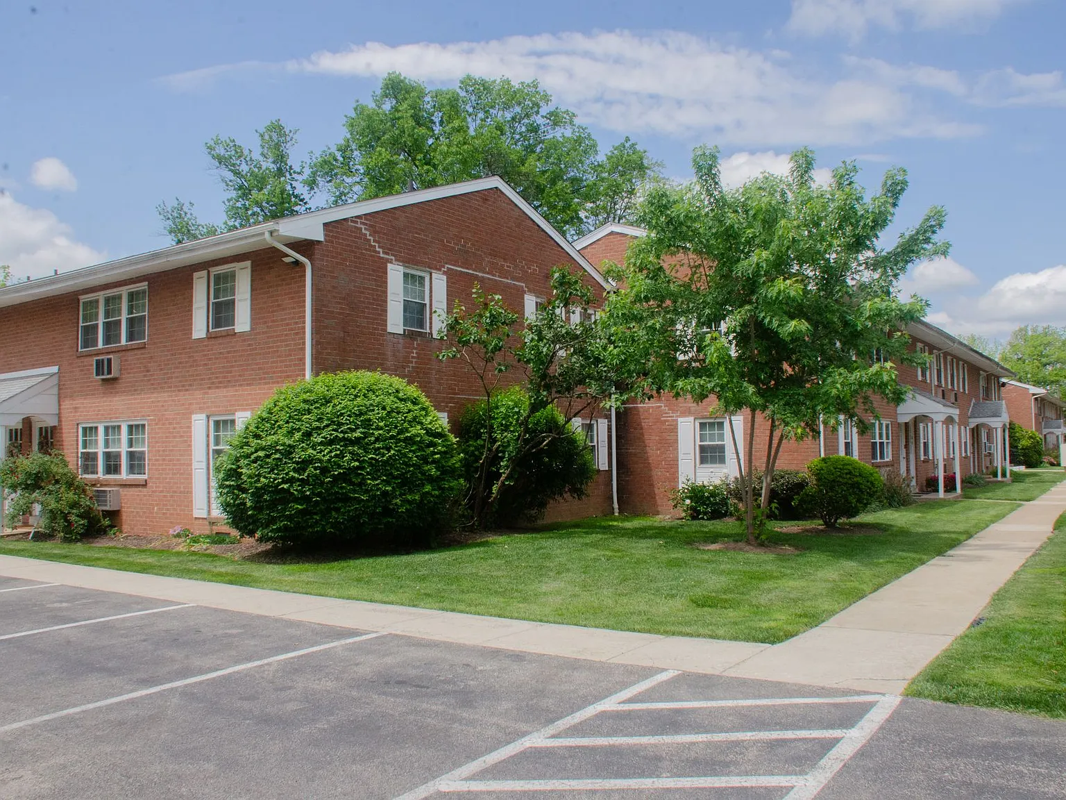 Valley Green Apartments — Photo 3