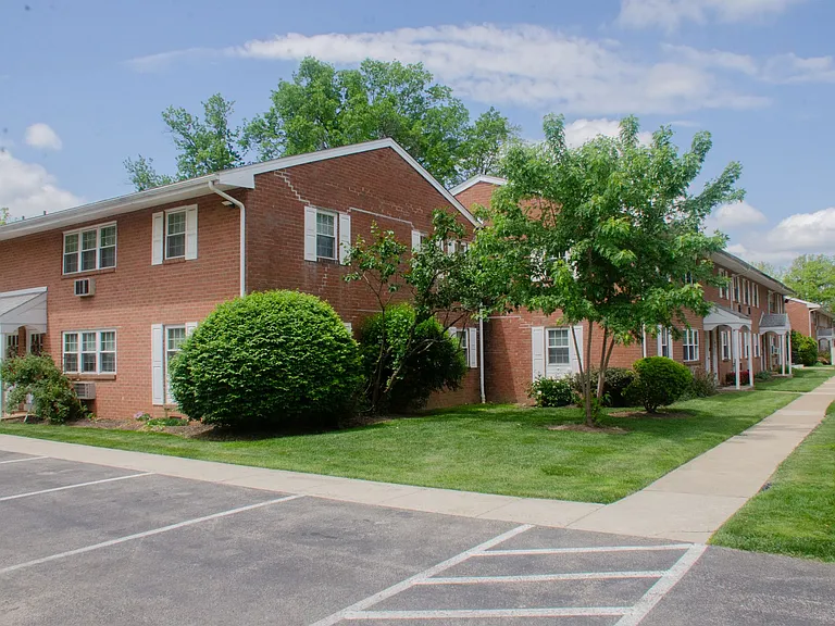 Valley Green Apartments — Photo 3