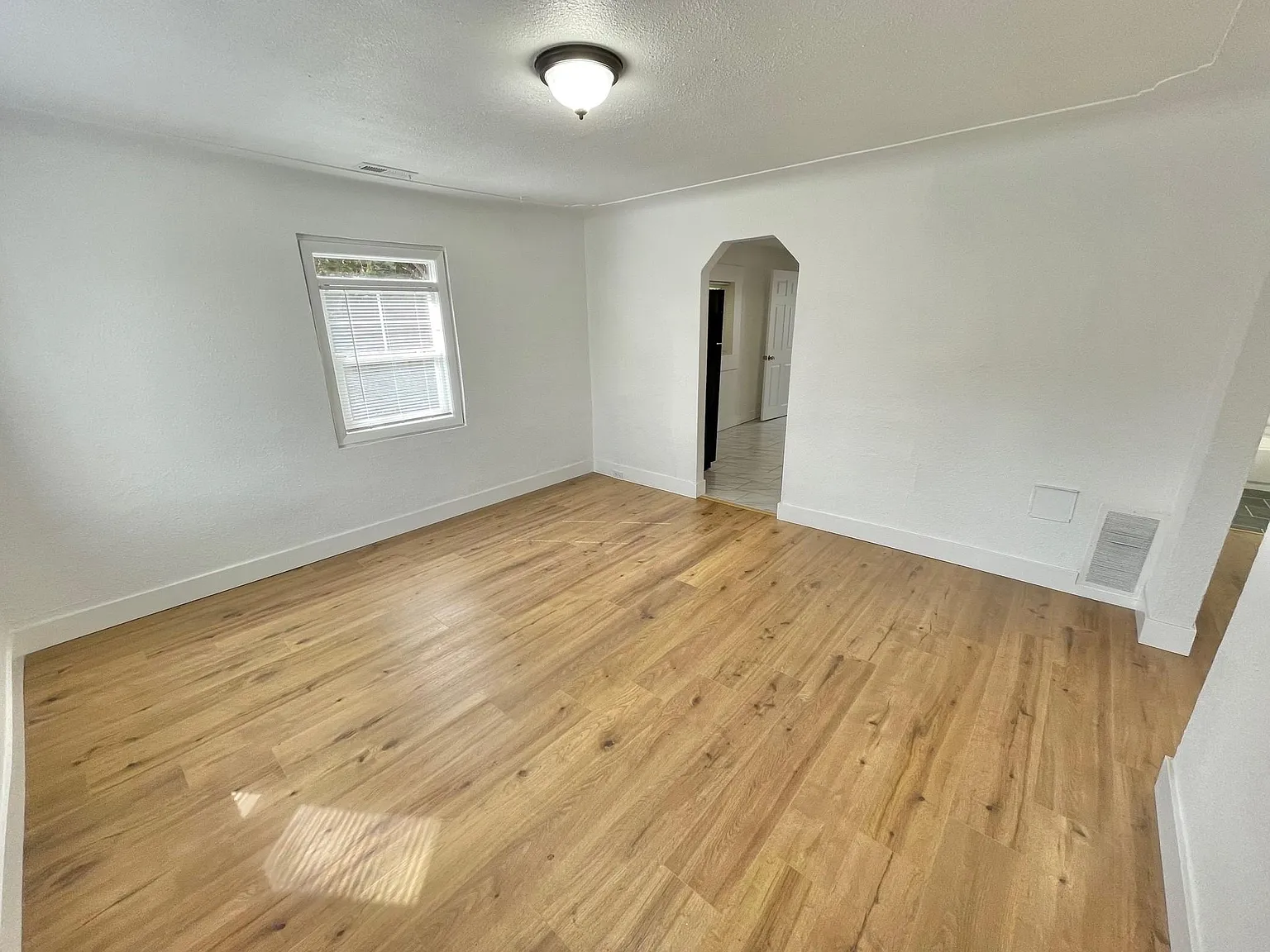 3 bed, 1426 sqft, $2,700 — Photo 4