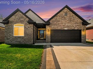 15330 Eton Pointe Dr, Clinton Township, MI 48035