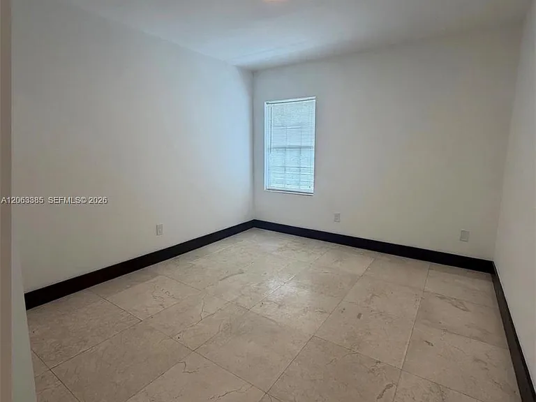 551 NE 62nd St #14 — Photo 7