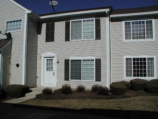1st image of 504 E Victoria Cir