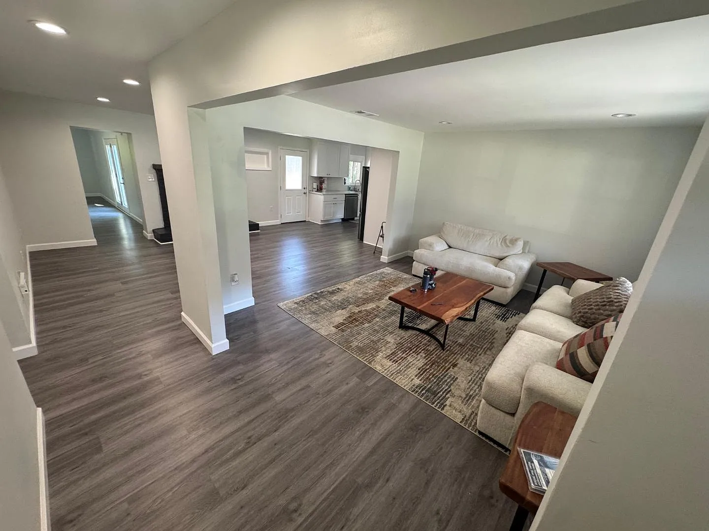 948 Hollywood Dr - Rm 3 — Photo 4