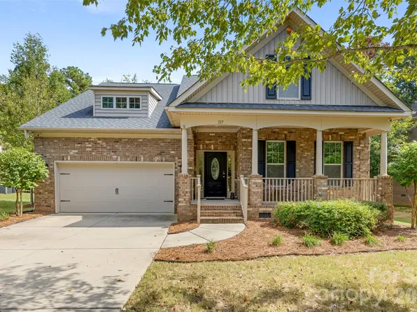 317 Windy Pine Dr, Lake Wylie, SC 29710