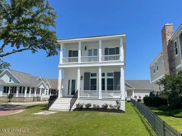 100 Whispering Oaks Dr, Pass Christian, MS 39571