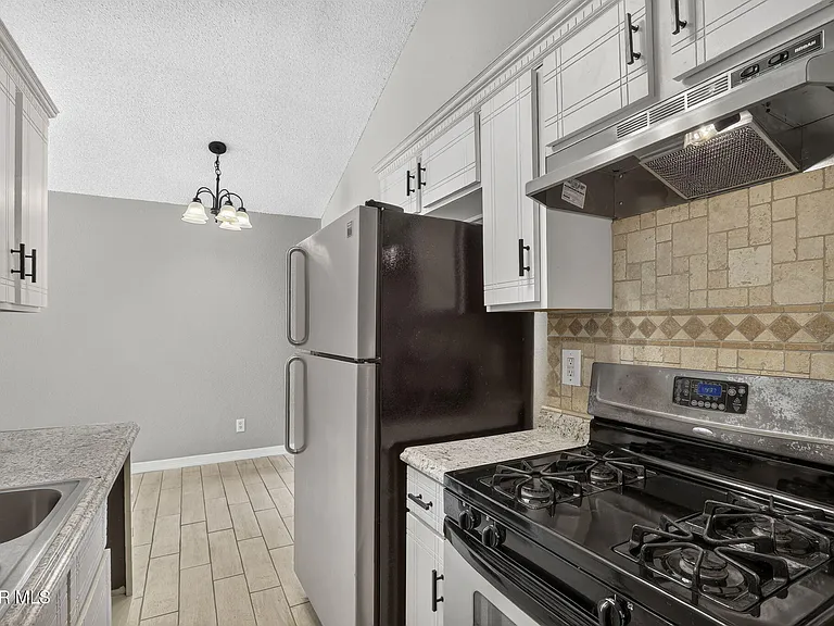 9128 Bur Oak Cir — Photo 15