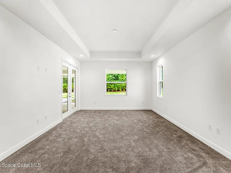 35 Loch Ness Dr — Photo 16