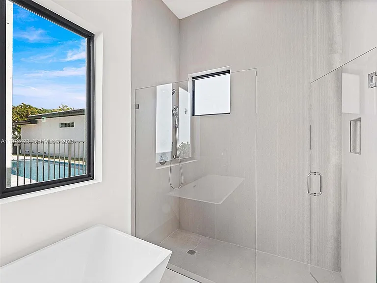 5718 Ashwood Cir W — Photo 50