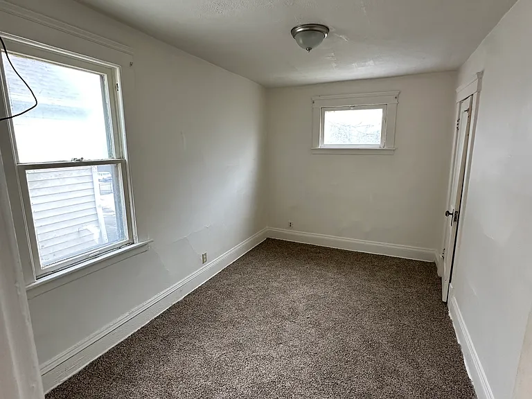 221 Cleveland St — Photo 8