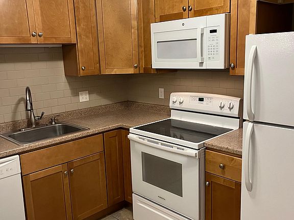 3rd image of 194 Lincoln St APT 3